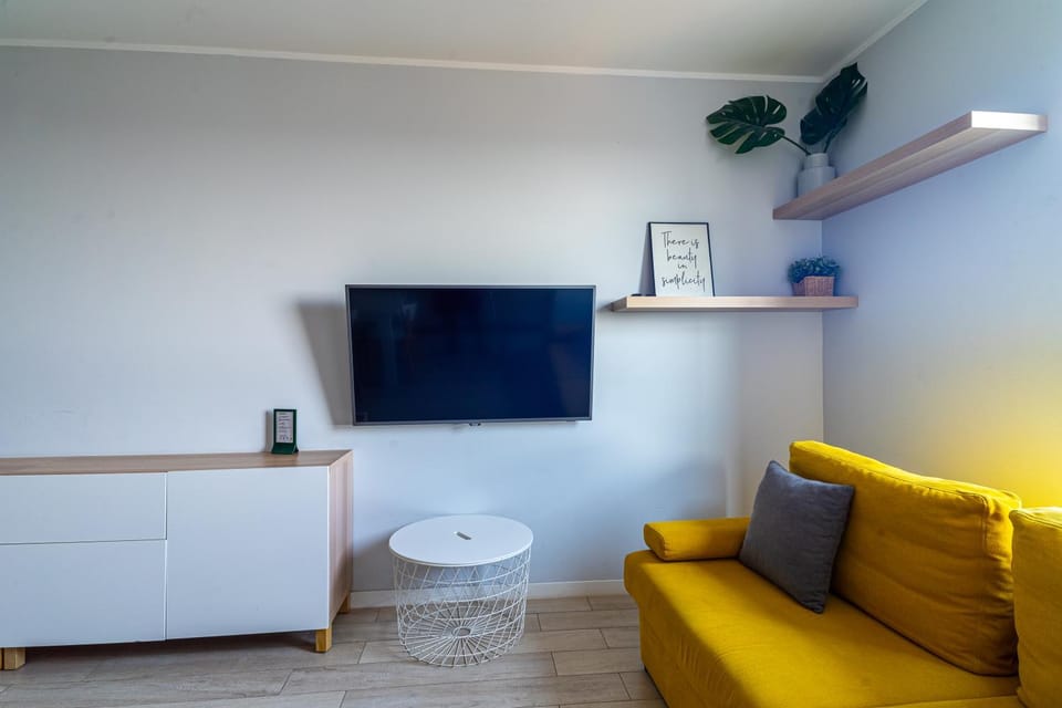 Communal lounge/ TV room, TV and multimedia, Living room, Seating area