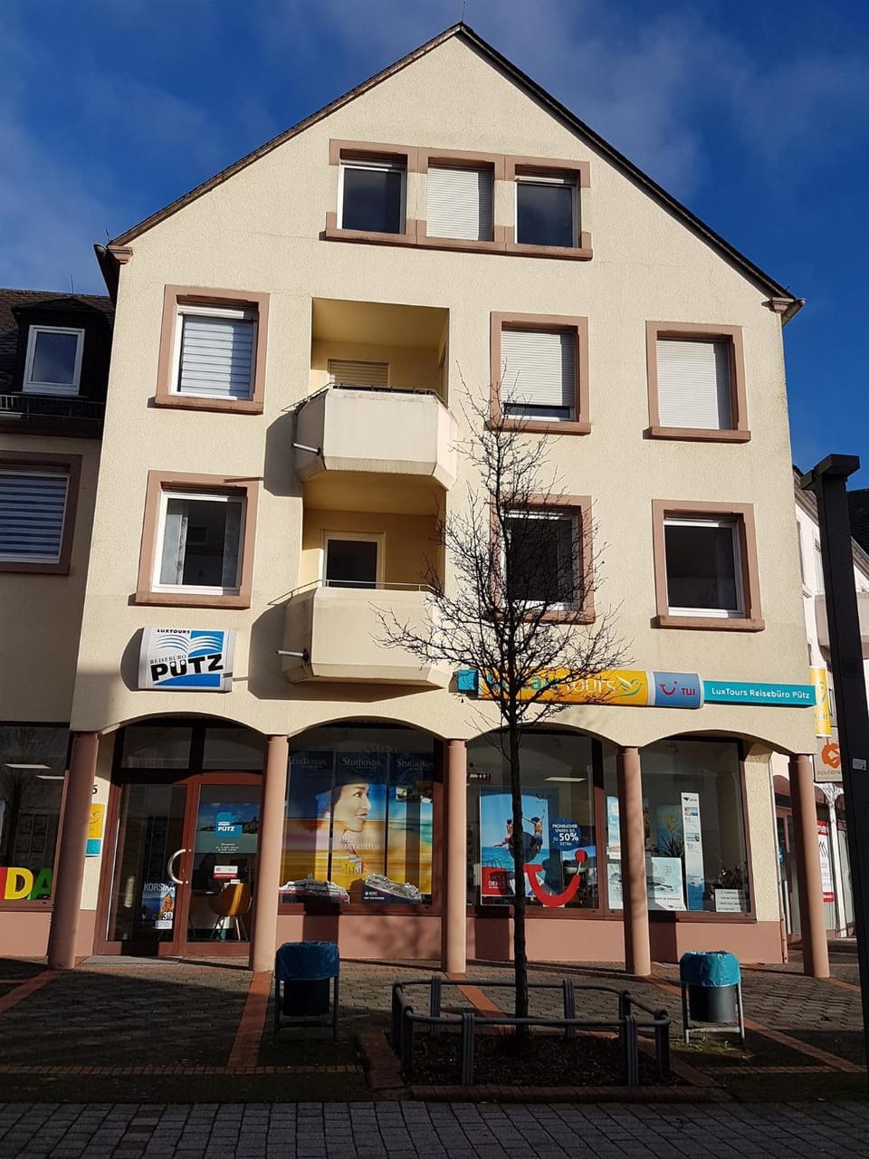 Property building, Facade/entrance