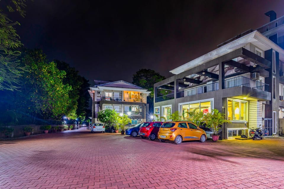 Property building, Restaurant/places to eat, Parking