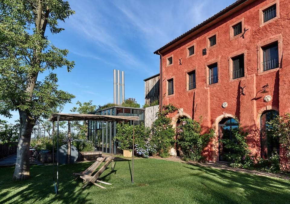 Property building, Garden, Garden, Balcony/Terrace