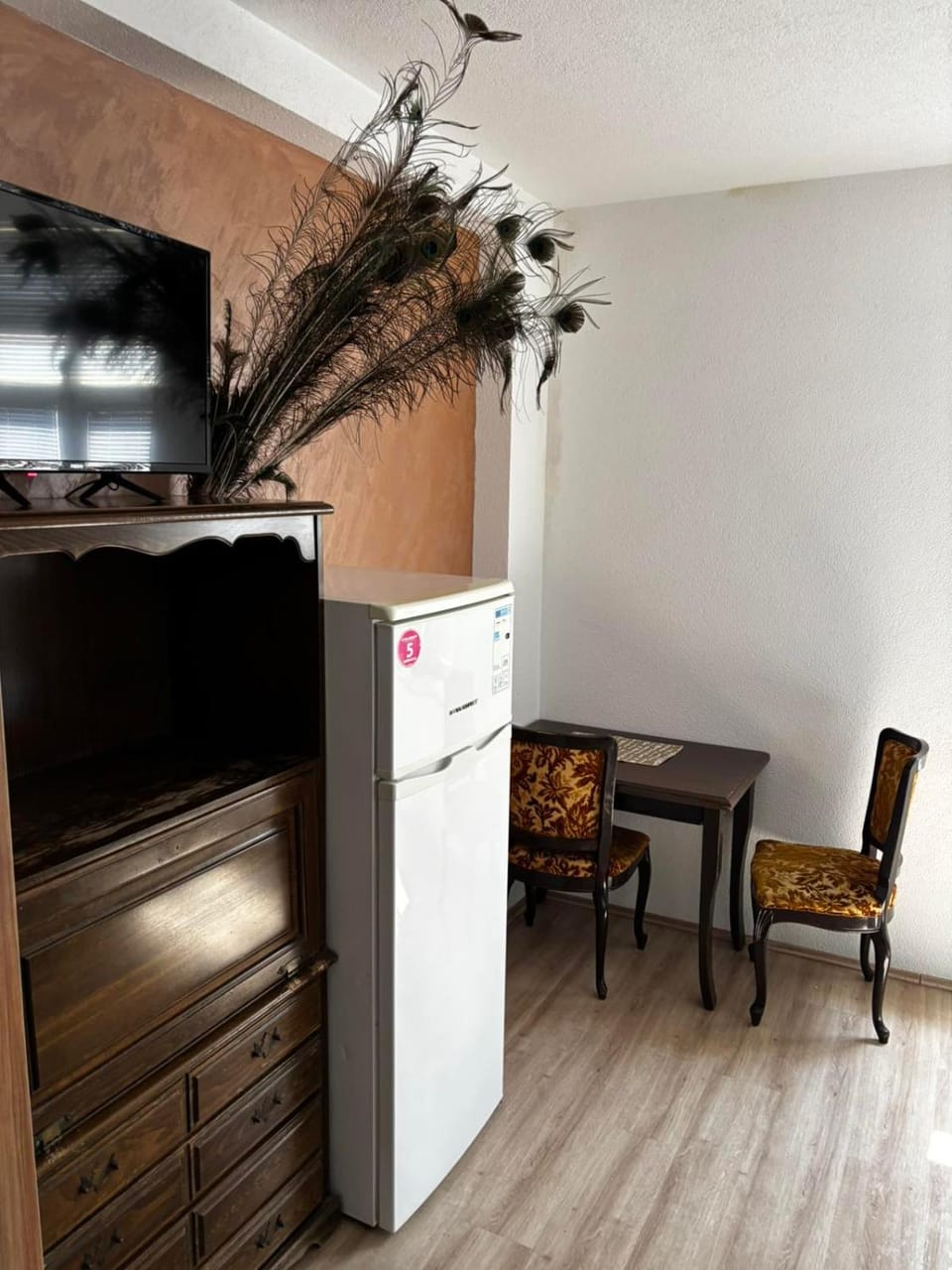 Kitchen or kitchenette, minibar, oven