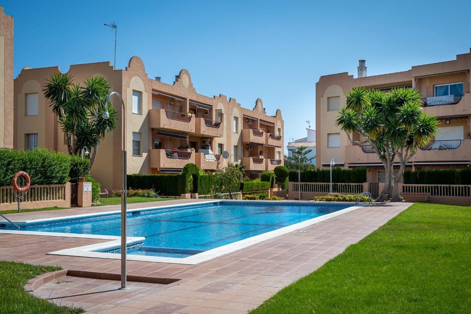 AT015 Piscina y aparcamiento, a 7 min de la playa La Paella Apartment in Torredembarra