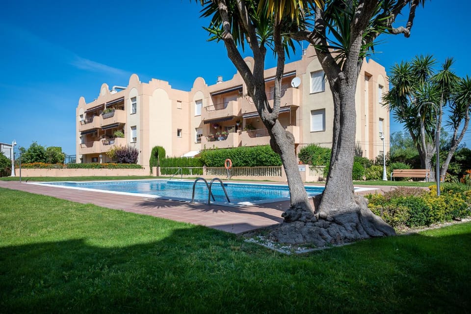 AT015 Piscina y aparcamiento, a 7 min de la playa La Paella Apartment in Torredembarra