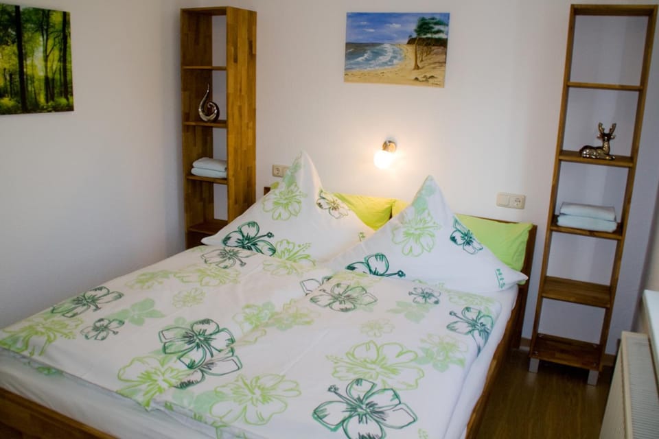 FeWo Rothirsch - Heuser Prerow Apartment in Prerow