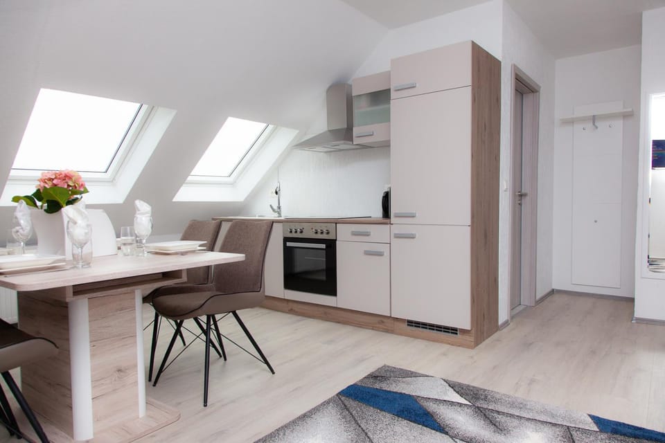 Kitchen or kitchenette, Seating area, Dining area, oven, stove
