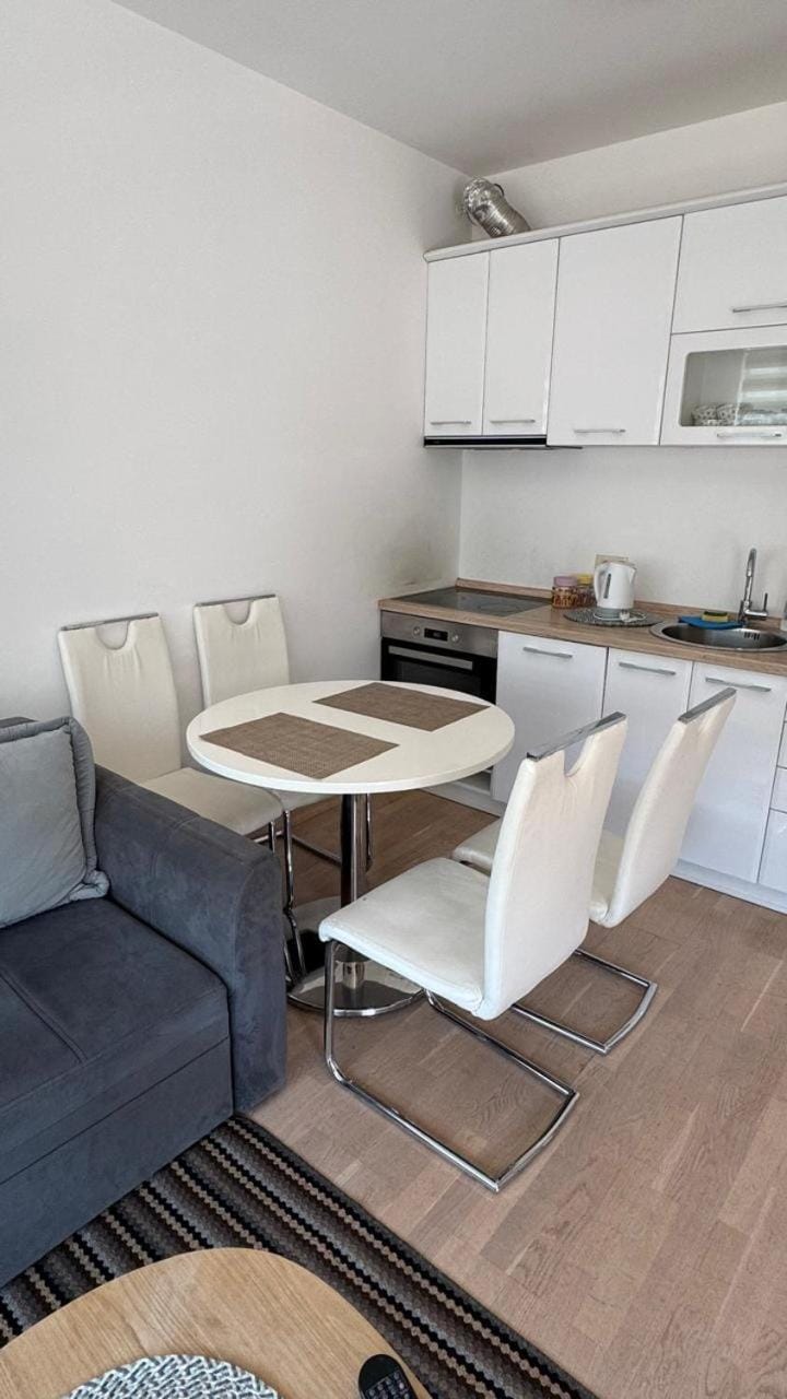 Kitchen or kitchenette, Living room, Seating area, stove