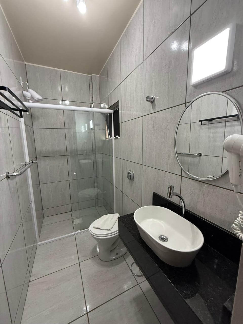 Shower, Toilet, Bathroom, towels
