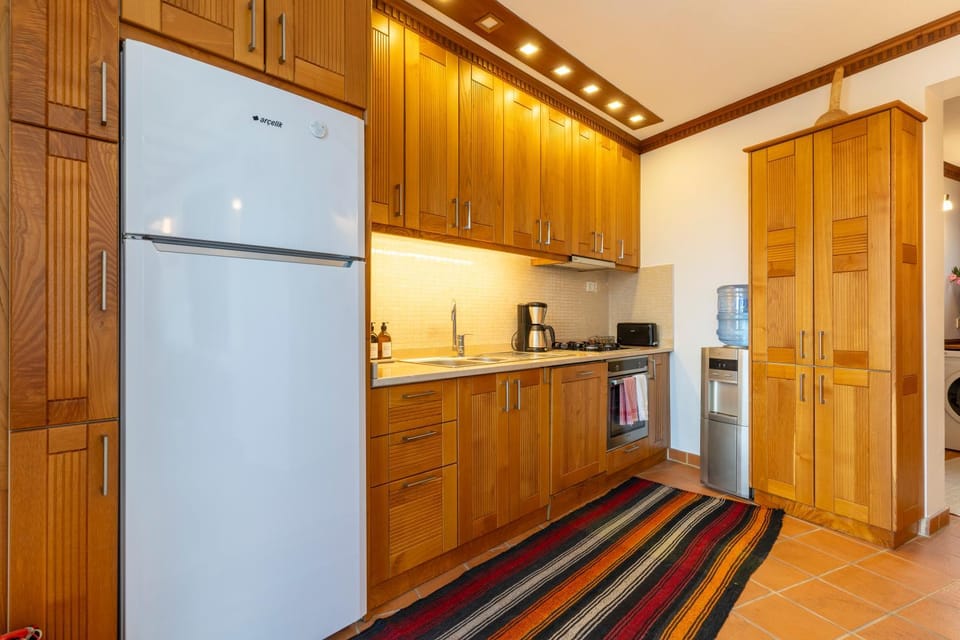 Coffee/tea facilities, Kitchen or kitchenette, dishwasher, oven, toaster