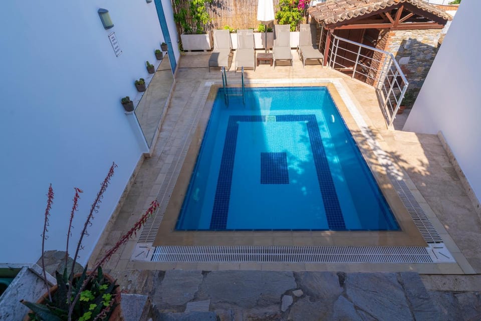 Pool view, Swimming pool, sunbed