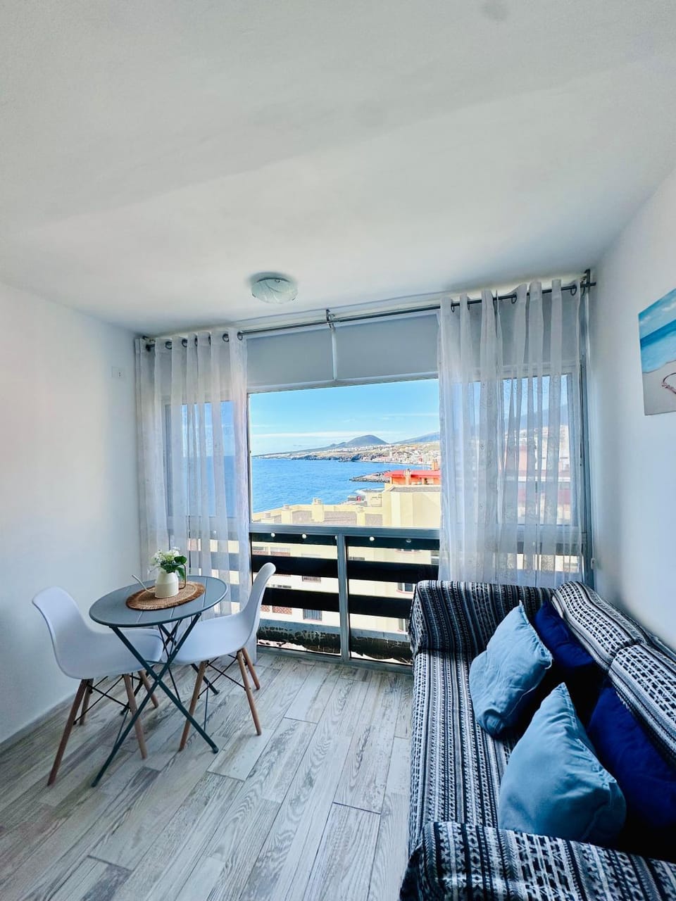 View (from property/room), Balcony/Terrace, Living room, Seating area, Dining area, Sea view