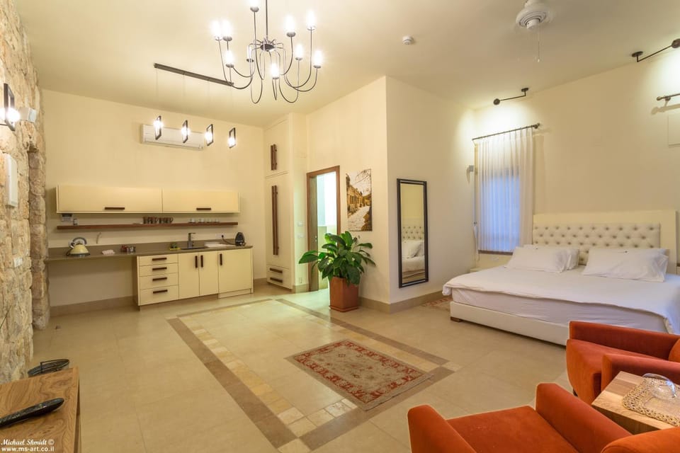 Kitchen or kitchenette, Bedroom