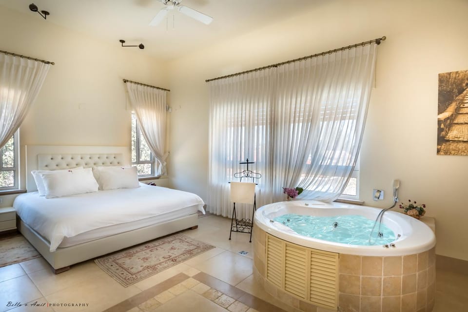 Hot Tub, Bedroom