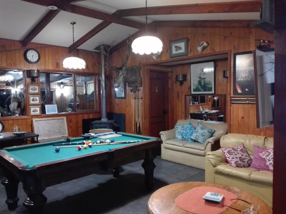 Restaurant/places to eat, Billiard, Game Room
