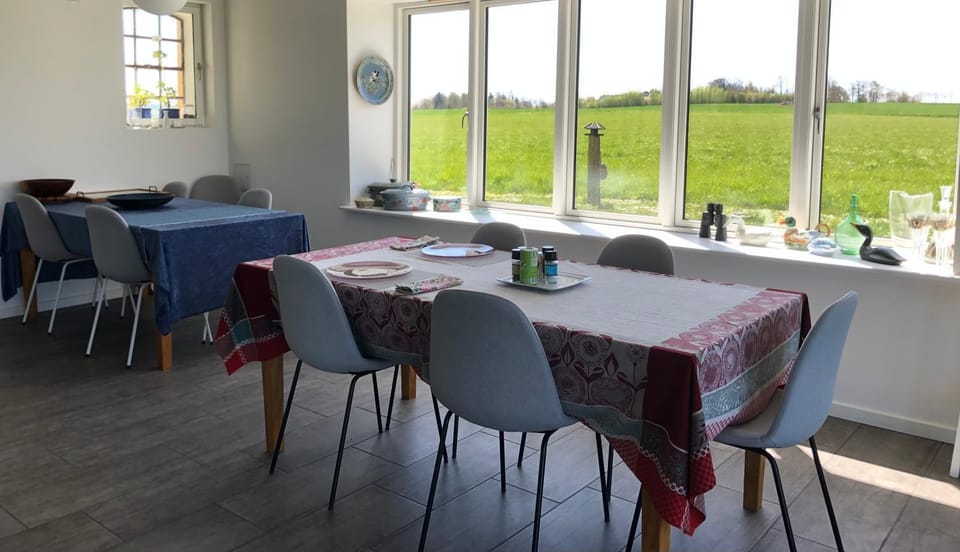 Dining area, Breakfast