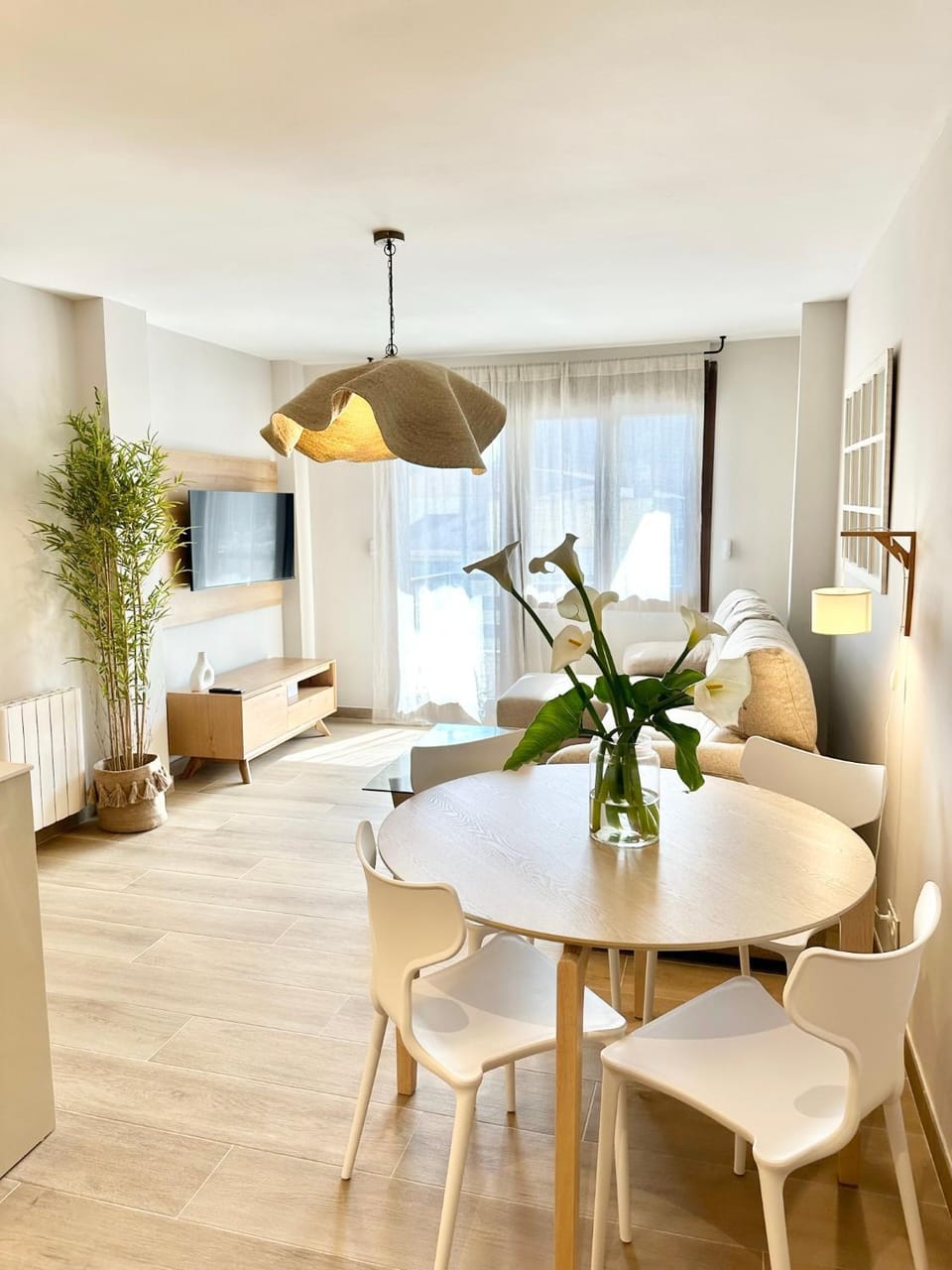 Seating area, Dining area