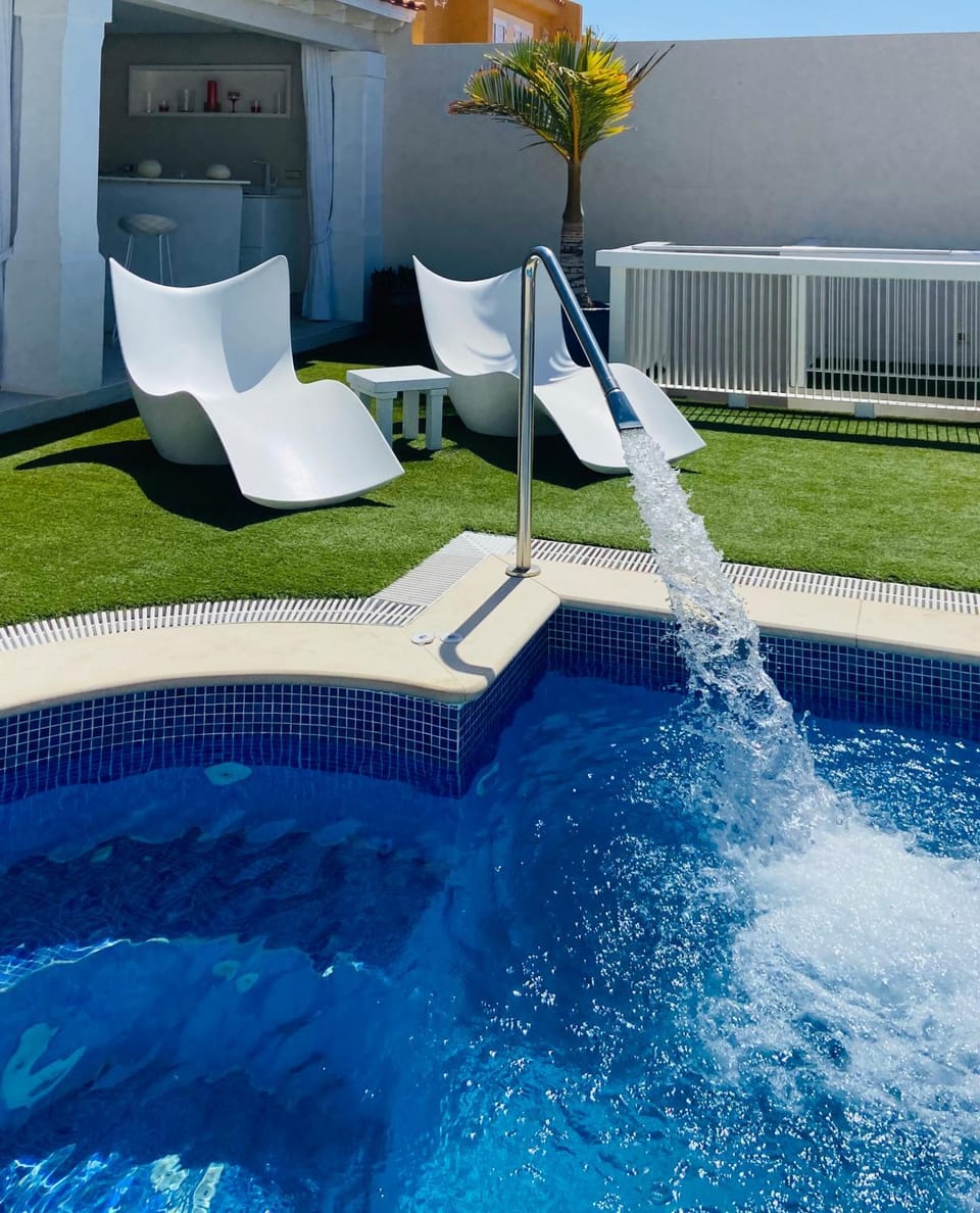 Day, Pool view, Swimming pool, sunbed