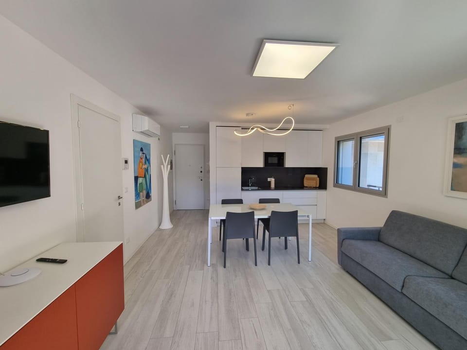 Communal lounge/ TV room, TV and multimedia, Kitchen or kitchenette, Dining area