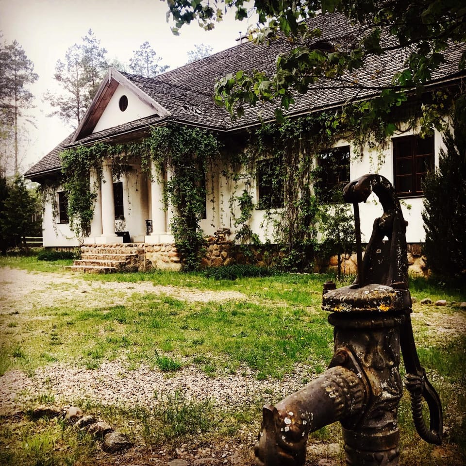 Dworek Lipowy Most House in Belarus
