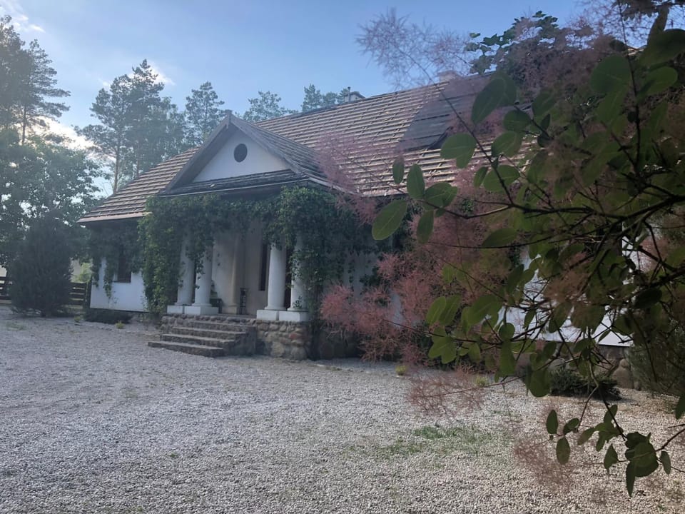 Dworek Lipowy Most House in Belarus