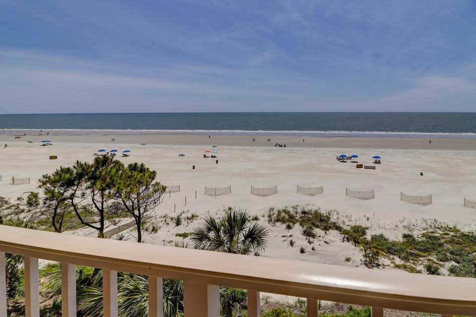 Gorgeous Views 4th Floor Direct Oceanfront Condo Updated with New furniture New floors Villa in Hilton Head Island