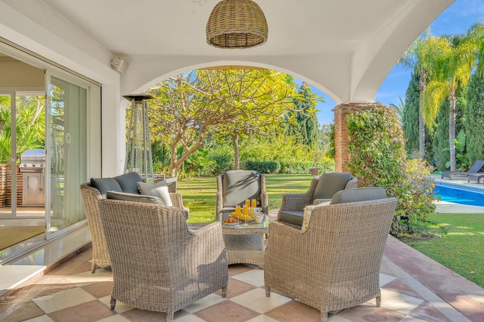Villa La Quinta 5 Bedroom Villa with Heated Pool by Finest Rentals Villa in Marbella