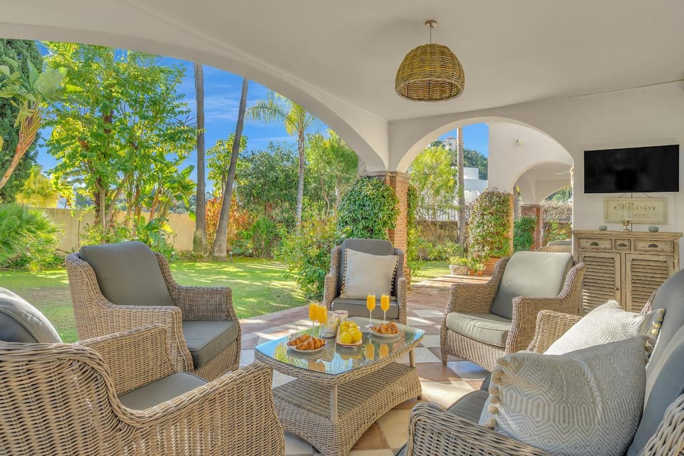 Villa La Quinta 5 Bedroom Villa with Heated Pool by Finest Rentals Villa in Marbella