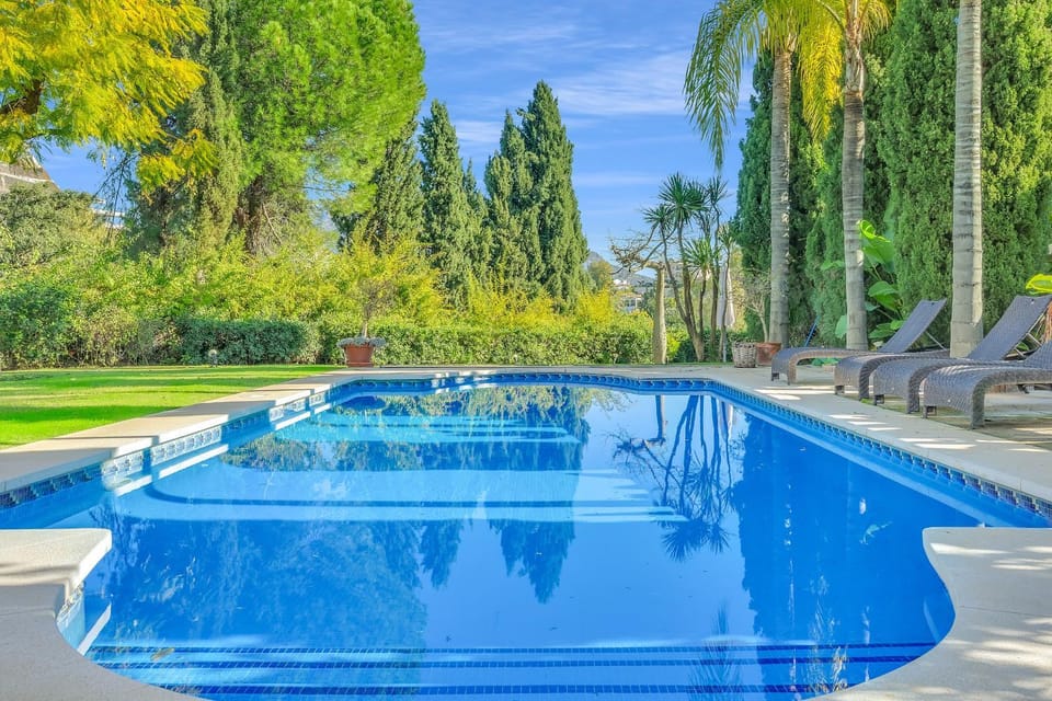 Villa La Quinta 5 Bedroom Villa with Heated Pool by Finest Rentals Villa in Marbella