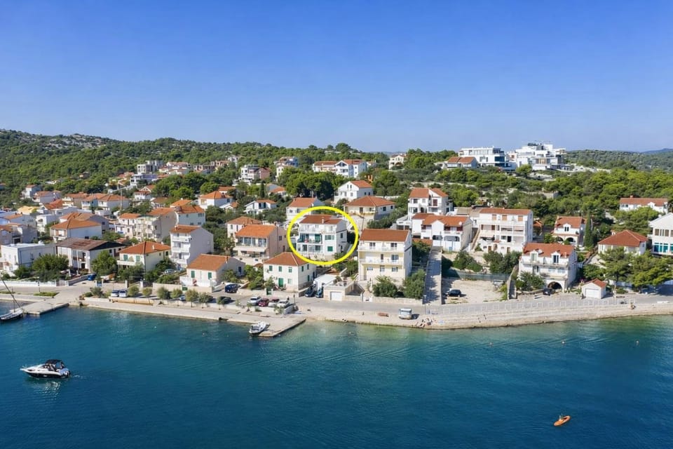 House Klarin Apartment in Tisno