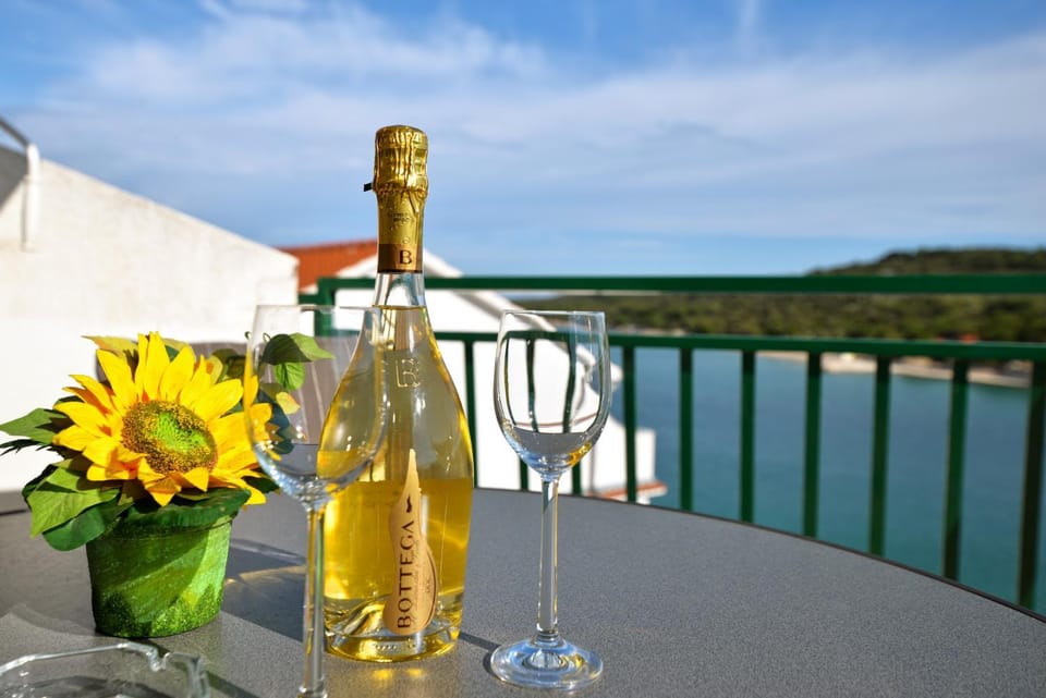 House Klarin Apartment in Tisno