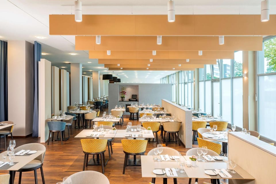Restaurant/places to eat, Dining area, On site