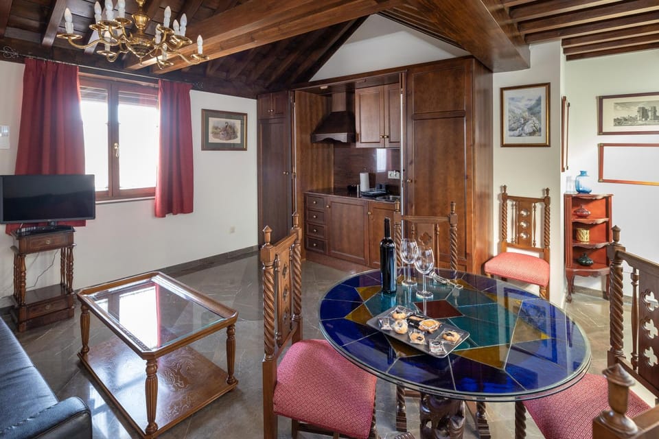 TV and multimedia, Living room, Decorative detail