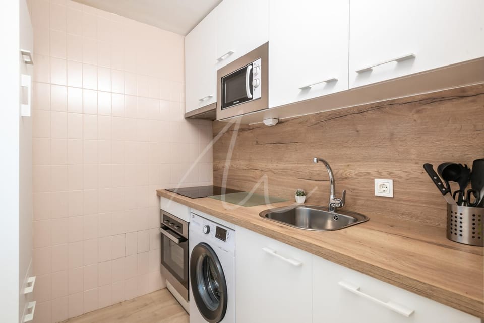 Kitchen or kitchenette, dishwasher, washing machine