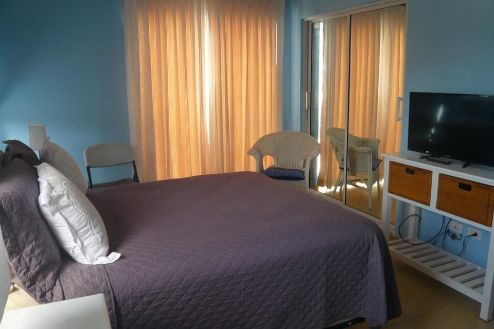 The blue lagoon of the Caribbean Sea. Velero 205.Cadaques Caribe Apartment in Dominicus