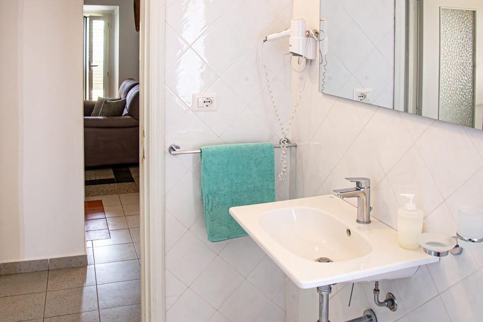 Bathroom, towels