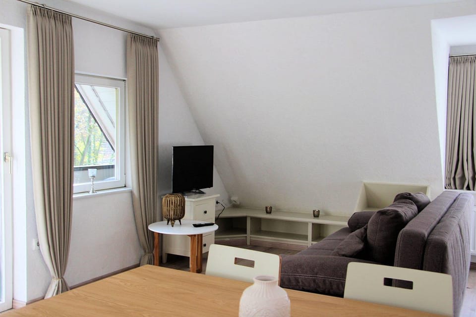 Living room, Photo of the whole room, Seating area