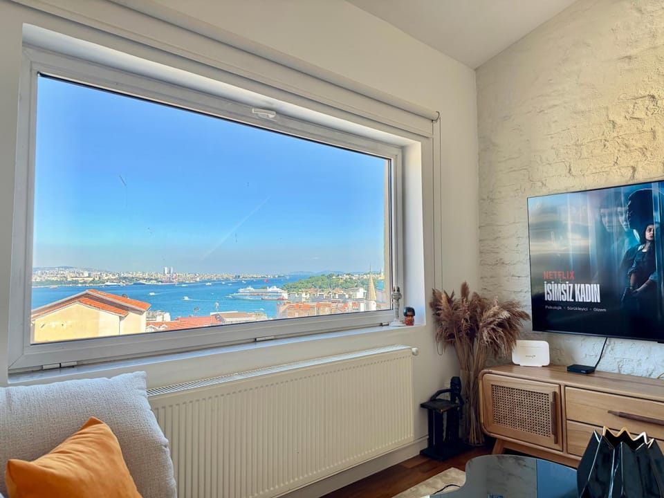 View (from property/room), City view, Sea view