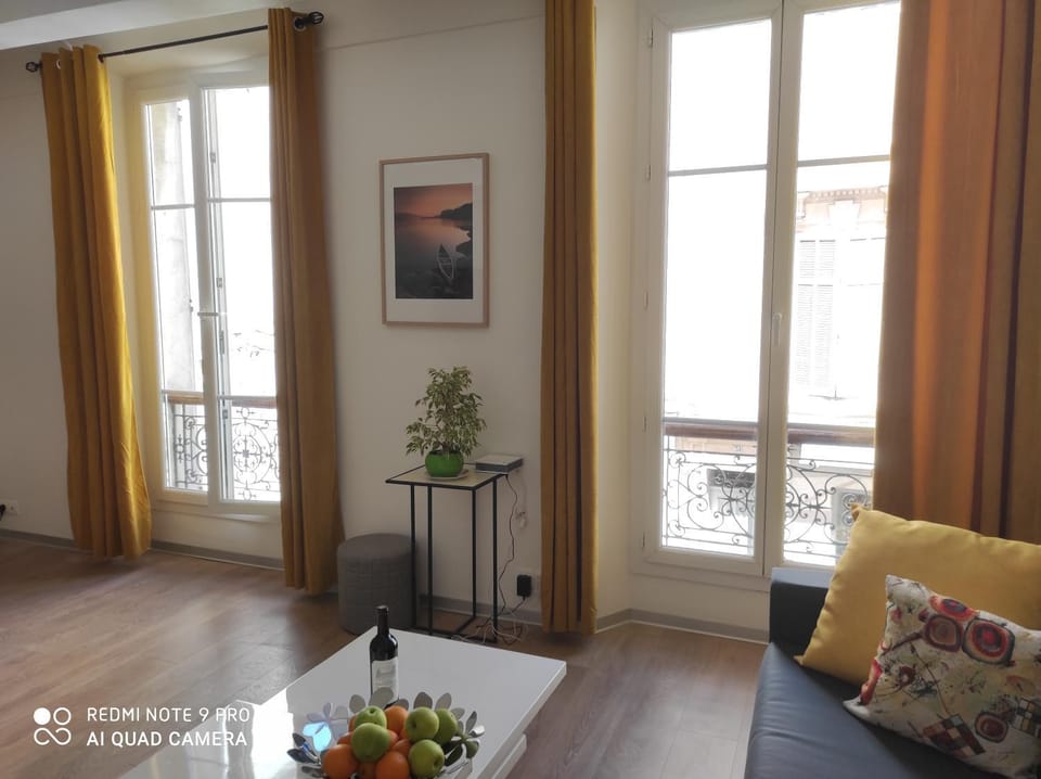 5 min to sea Suite Française Old Town Apartment in Antibes