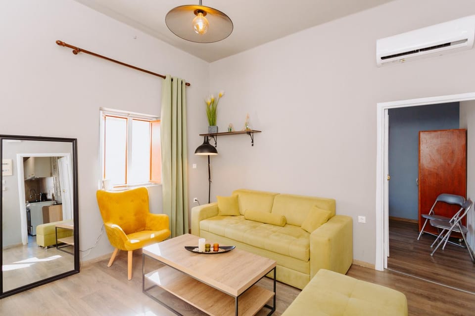 Living room, Seating area, air conditioner
