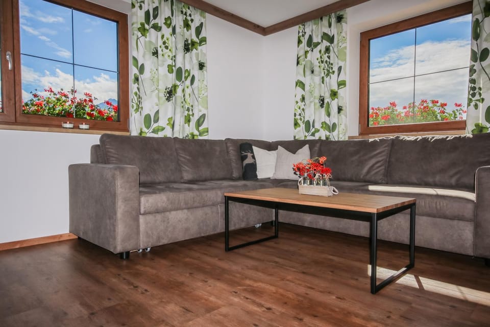 Communal lounge/ TV room, Living room, Seating area