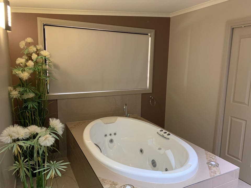 Hot Tub, Bath