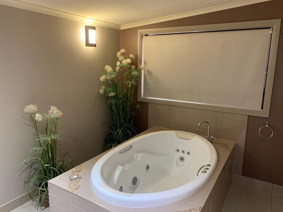 Hot Tub, Bath