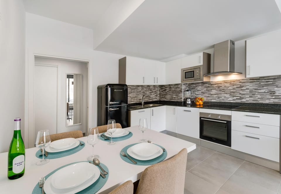 Kitchen or kitchenette, Dining area, Communal kitchen