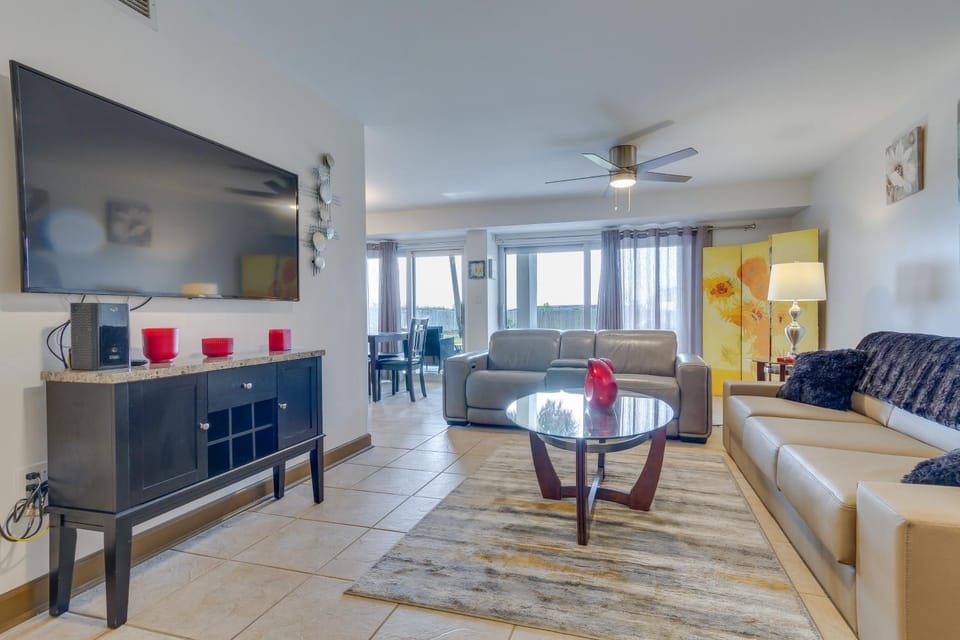 Pensacola Beach Condo w/ Patio & Access to Beach! House in Pensacola Beach