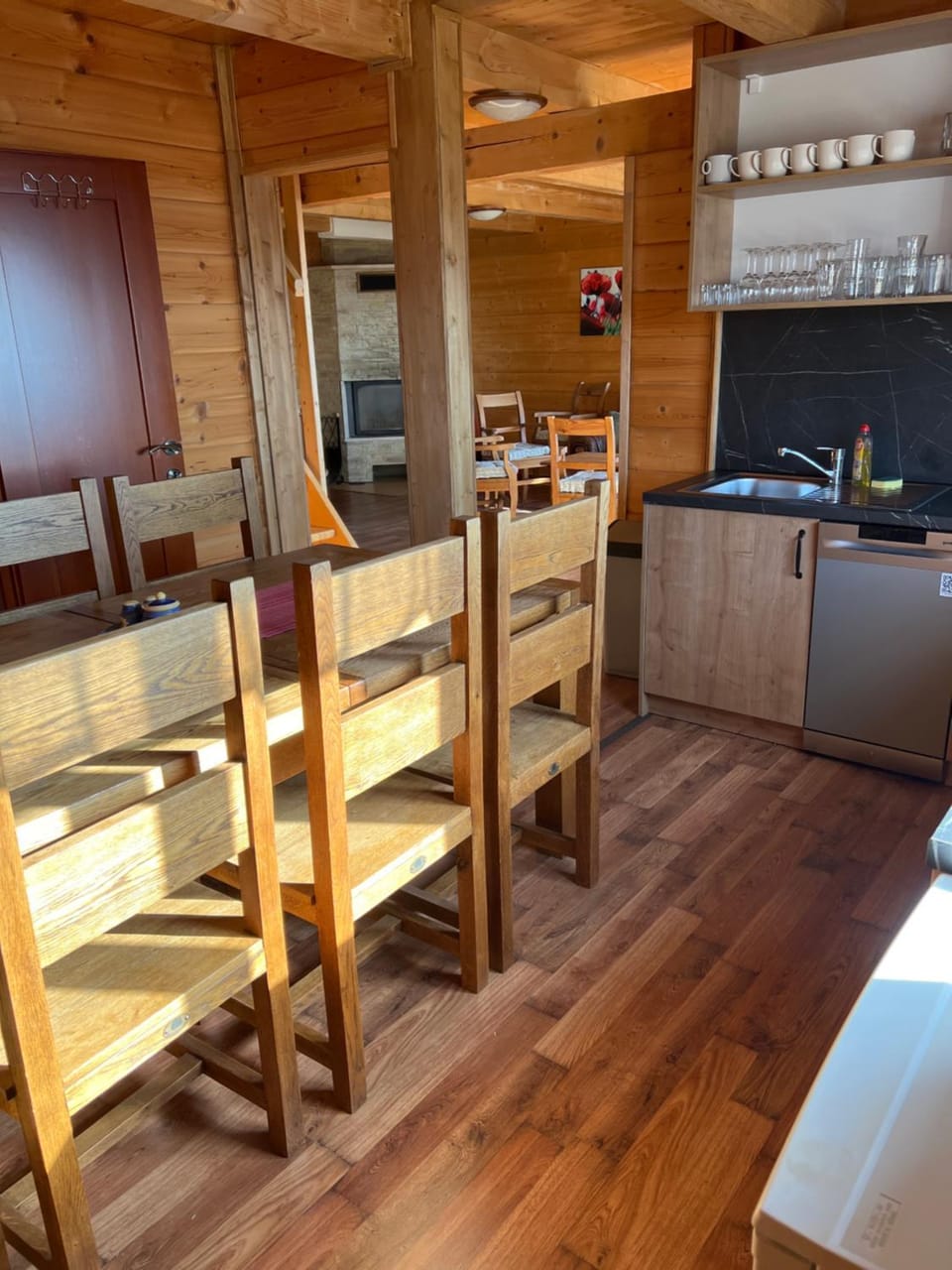 Kitchen or kitchenette, Dining area