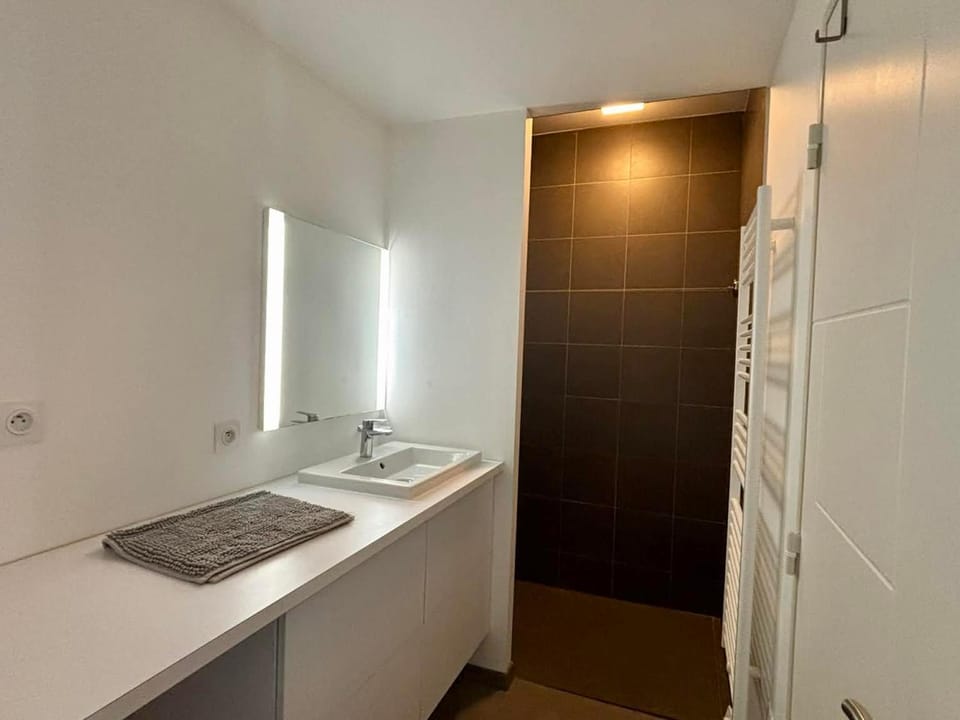 Appartement pour 4 pers avec terrasse, jardin, piscine et accès plage - Animaux admis - FR-1-194-218 Apartment in La Tranche-sur-Mer