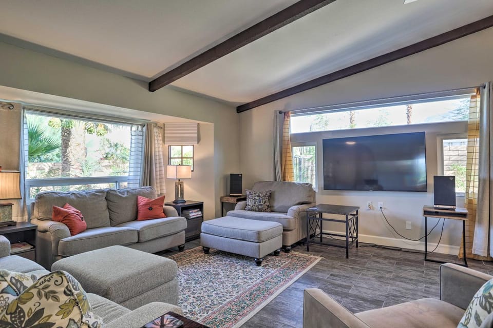 Luxurious Oasis with Hot Tub, Near Golf and Coachella! House in La Quinta