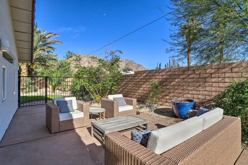 Luxurious Oasis with Hot Tub, Near Golf and Coachella! House in La Quinta