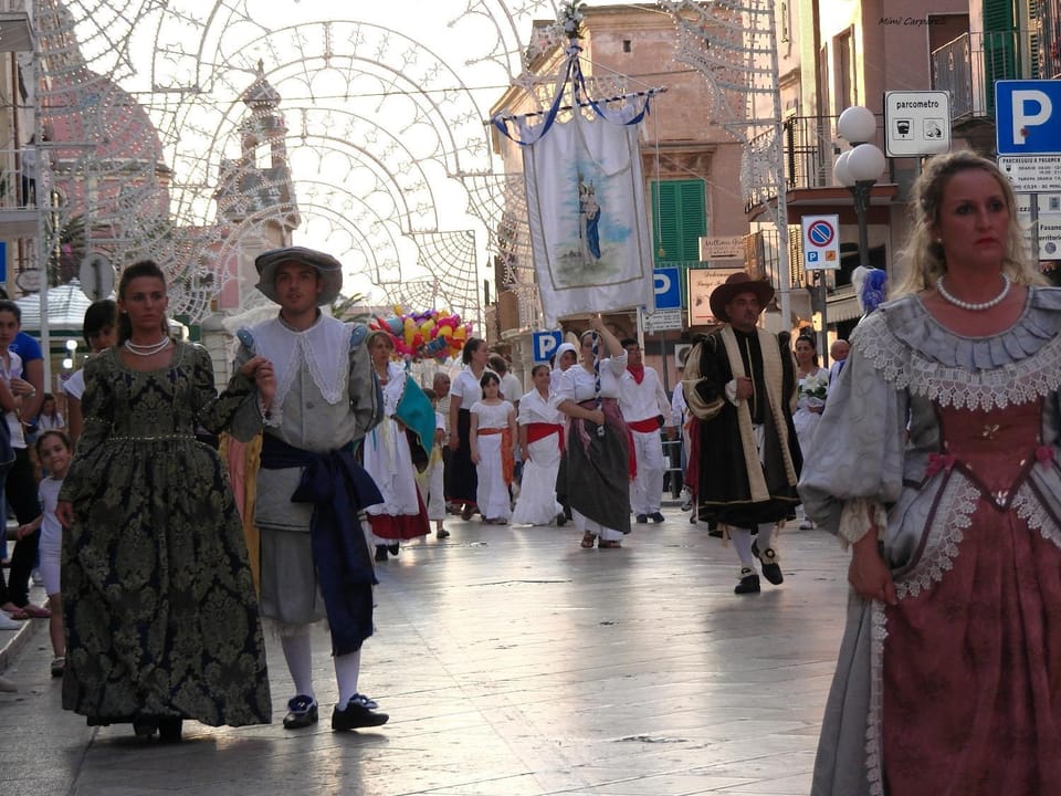 People, City view, Area and facilities, group of guests