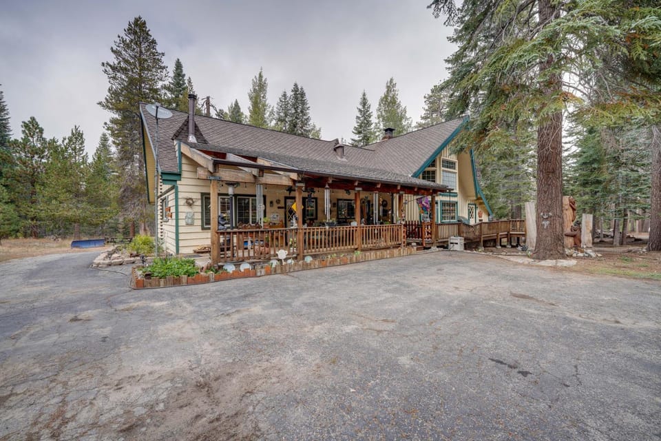 Mountain Top's Ponderosa Getaway Near Dome Rock! House in Sierra Nevada