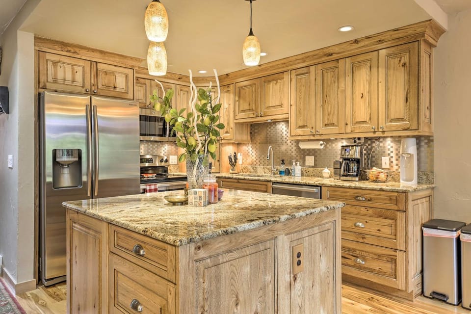 7 Mi to Ski: Waterfront Townhome in Frisco! House in Frisco
